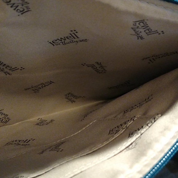 Jewell - Picture 5 of 7